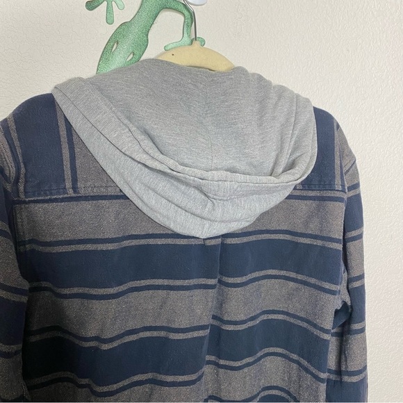 90’s Style Button Down Hooded Flannel - Picture 6 of 6